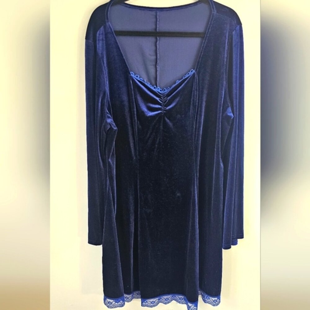 Blue velvet plus size bell sleeve dress 👗 4x SHEIN curvy lace hem